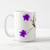 微風の紫色の花 コーヒーマグカップ (左)