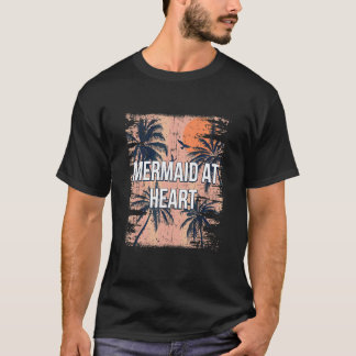 心は人魚 海のビーチ 海辺の雰囲気 水泳 Tシャツ