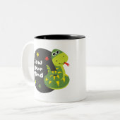 心を緩めるかわいいおもしろいグリーンスネーク ツートーンマグカップ (正面左)