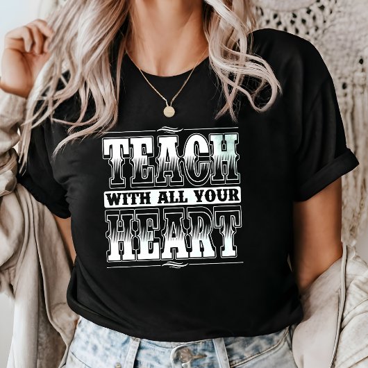 心を込めて教える情熱的な教師 Tシャツ