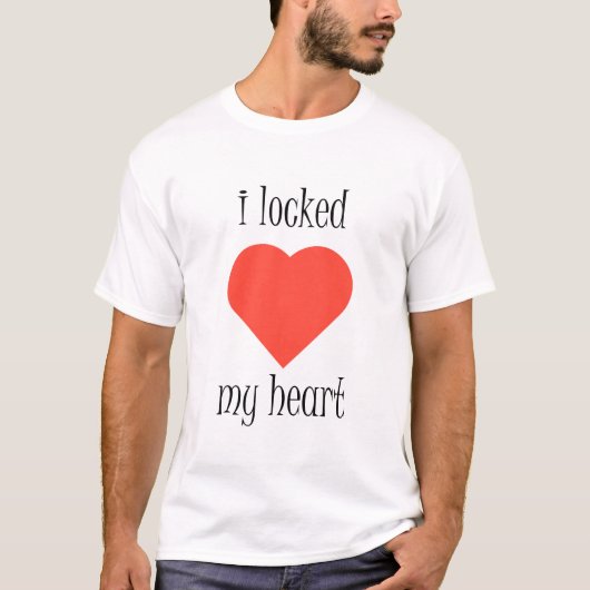 心を鍵に閉じ込めた Tシャツ (正面)