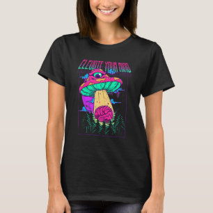 心を高めサイケデリックるUFOキノコエイリアンA Tシャツ