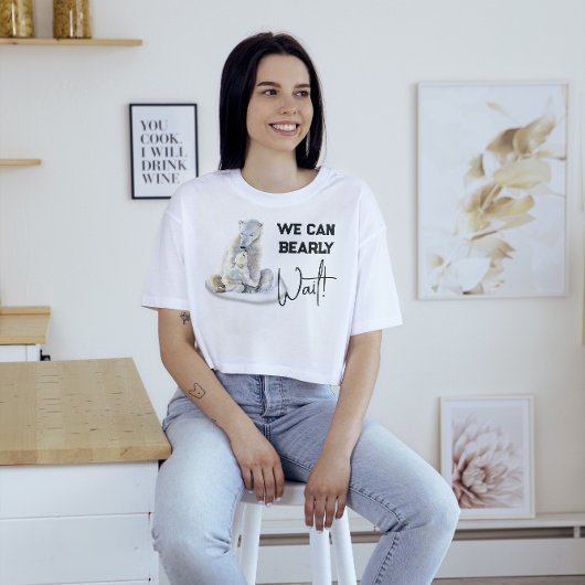 心待ち極熊ピンクの女の子の赤ちゃんシャワー Tシャツ