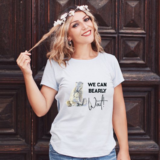 心待ち極熊ピンクの女の子の赤ちゃんシャワー Tシャツ