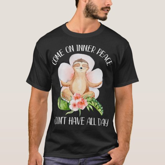 心来の安らぎで一日ヨガを持っていないおもしろい Tシャツ (正面)