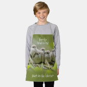 心温まる可愛いブシュティッツソングバーズ家族写真 エプロン (着用した状態)