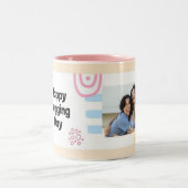 心温祝まる日が迫る国民的なハギングデー ツートーンマグカップ (中央)