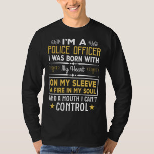 心臓と共に生まれた警察官 かわいいポリス Tシャツ