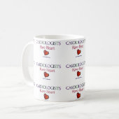 心臓学医にハートがあります コーヒーマグカップ (正面左)