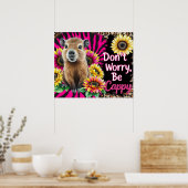 心配しないで、ケープする – かわいいカピバラひまわり ポスター (キッチン)