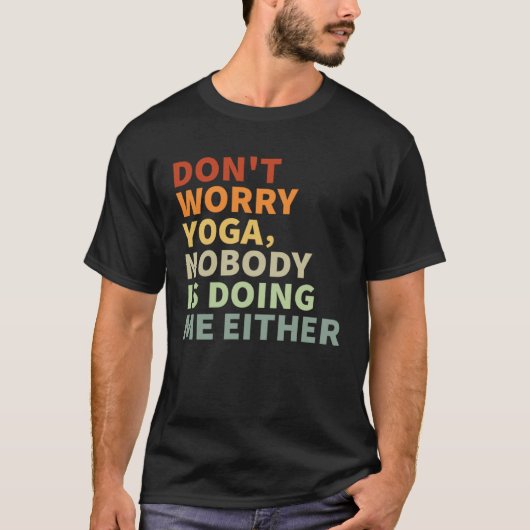心配するなヨガ 私も誰もやってない Tシャツ (正面)