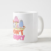 心配するな – カラフルかわいい ジャンボコーヒーマグカップ (正面右)