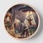 心配な犬をフォアグラウンドで連れ戻す猫UFO 壁時計 (正面)