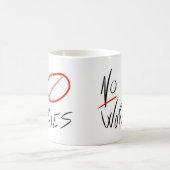 "心配無し"のコーヒー・マグ(すべてのスタイルおよびサイズ) コーヒーマグカップ (中央)