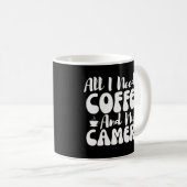 必要なのはコーヒーとカメラだけだ コーヒーマグカップ (正面右)