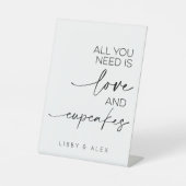 必要なのは愛とカップケーキ結婚だけ 台座サイン (正面)