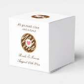 必要なのは愛とドーナツのカスタムウェディング フェイバーボックス (裏面サイド)