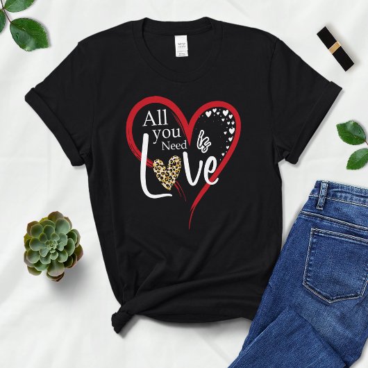 必要なのはLove T-shirt、Valentines Tee Tシャツ