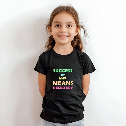 必要な手段による成功 – 決定とH Tシャツ
