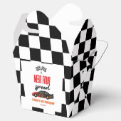 必要四速レッドレースカー4th誕生日パーティー フェイバーボックス (オープン)