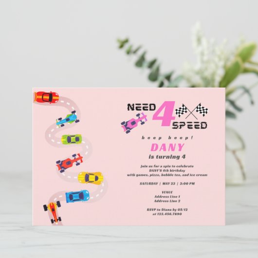 必要性4スピードモーターカーレーシングガール4誕生日 招待状 (スタンド正面)