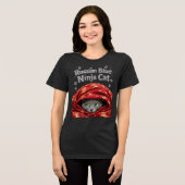 忍び寄るジャガイモ猫 ロシアンブルーの忍者猫 トライブレンドTシャツ (正面全面)