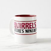 忍者のリスのマグ ツートーンマグカップ (正面左)