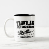 忍者アカデミーの沖縄の殺害ビル ツートーンマグカップ (左)