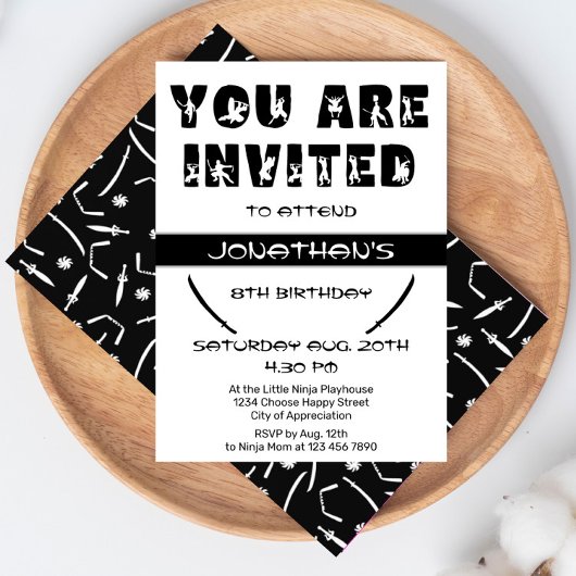 忍者モダンキッドウォリアーのシルエット誕生日パーティー 招待状