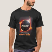 忍者手裏剣太陽のトータルEclipseターンのまわりにBri Tシャツ (正面)