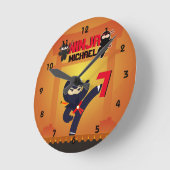 忍者映画のスター戦士が空手の子どもたちを蹴る ラウンド壁時計 (傾斜)