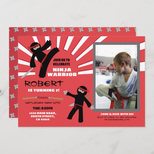 忍者誕生日パーティードウォリアー赤い少年のおもしろい写真 招待状 (正面/裏面)