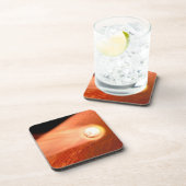 忍耐強いローバーが火星に降下するエアロシェル コースター (右側)