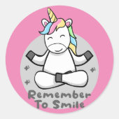 忘れずにスマイルかわいい幸せなユニコーンヨガをする ラウンドシール (正面)