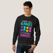 忘れThe Bunnies おもしろい I's Chasing Hunnies Easte スウェットシャツ (正面フル)