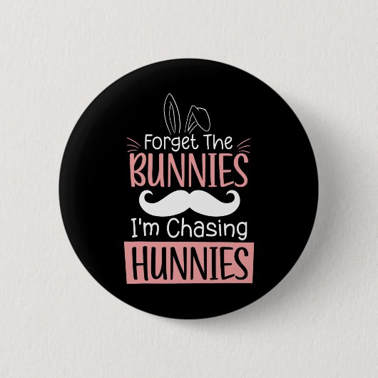 忘れThe Bunnies Im Chasing HunniesおもしろいイースターB 缶バッジ (正面)