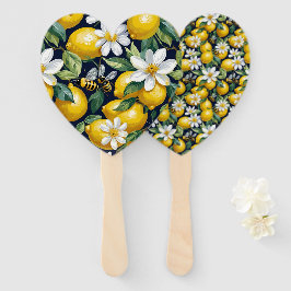 忙しい蜂と白い花が咲くフレッシュな黄色のレモン ハンドファン