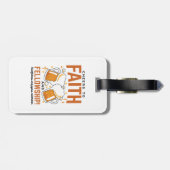 応援から信仰とフェローシップ – オクトーバーフェストティー ラゲッジタグ (裏面横)