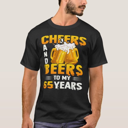 応援とビール私の65年65誕生日ギフト Tシャツ (正面)