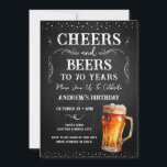 応援とビール70th誕生日Chalkboard Invitati 招待状<br><div class="desc">応援とビール誕生日招待状。パーソナライズする簡単。すべての文字は調整可能で、簡単は独自のパーティーニーズに合わせて変更できる。黒板と素朴な背景要素。おもしろいシャルボードは渦巻き旋回し、繁栄する。水色ビールマグ。招待状だ。バーまたはバックヤードBBQ誕生日デザイン。年齢は、単に文字を変更。</div>