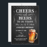 応援とビール70th誕生日Chalkboard Invitati 招待状<br><div class="desc">応援とビール誕生日招待状。パーソナライズする簡単。すべての文字は調整可能で、簡単は独自のパーティーニーズに合わせて変更できる。黒板と素朴な背景要素。おもしろいシャルボードは渦巻き旋回し、繁栄する。水色ビールマグ。招待状だ。バーまたはバックヤードBBQ誕生日デザイン。年齢は、単に文字を変更。</div>