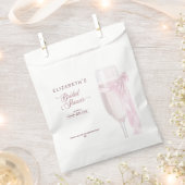 応援にワイングラスのボウタイブライダルシャワー フェイバーバッグ (クリップ留めされた状態)