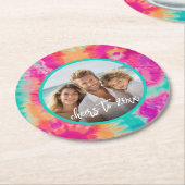 応援の新年のタイダイティール（緑がかった色）写真70s Vibe ラウンドペーパーコースター (アングル)