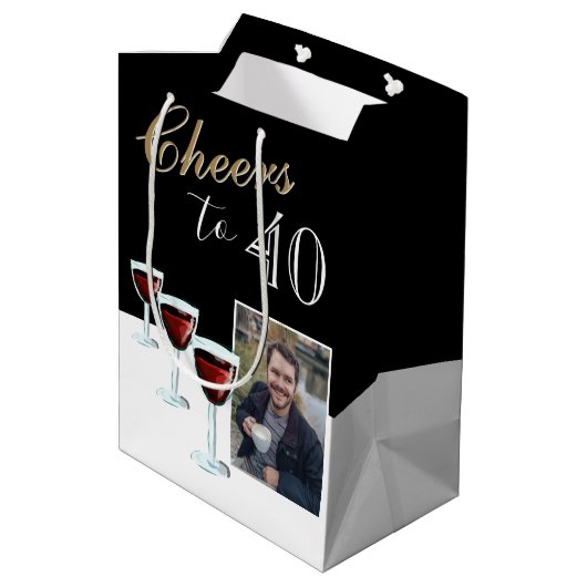 応援40赤ワイングラス写真40歳の誕生日 ミディアムペーパーバッグ (裏面アングル)