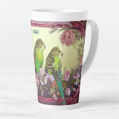 忠実なインコとピンクの花 カフェラテマグ (右アングル)