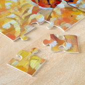 快適なベッドの上で休む茶色のタビー猫 ジグソーパズル (側面)