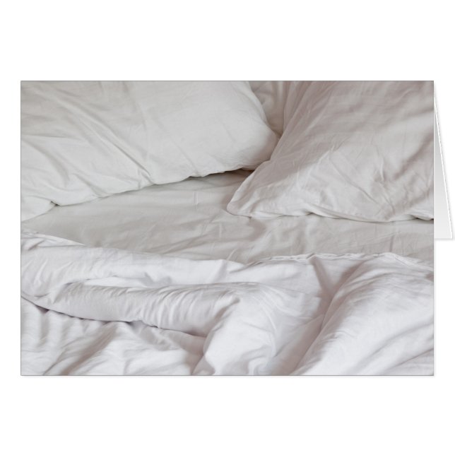 快適なベッド (正面横)