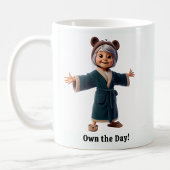 快適なルームウェアを着た明るいシニア コーヒーマグカップ