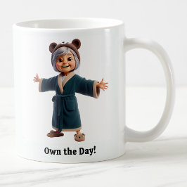 快適なルームウェアを着た明るいシニア コーヒーマグカップ