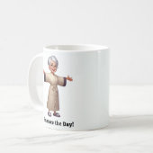 快適なルームウェアを着た明るいシニア コーヒーマグカップ (正面左)